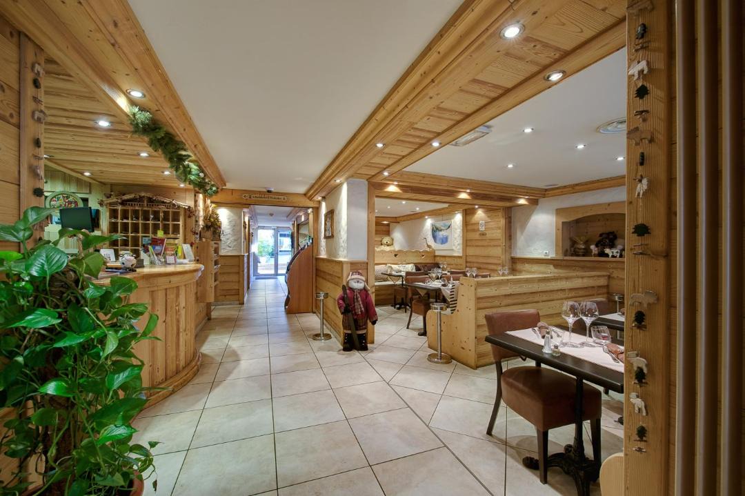 Photo of Others in Thones