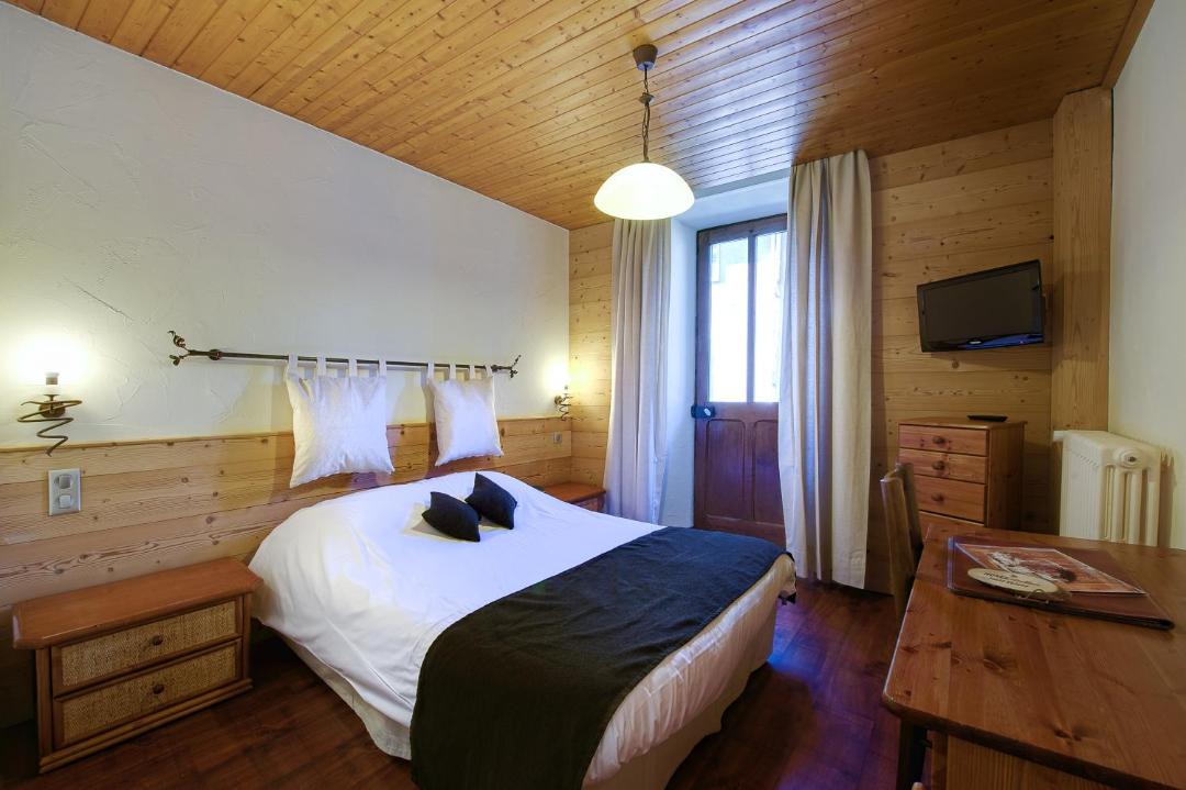 Photo of Others in Thones