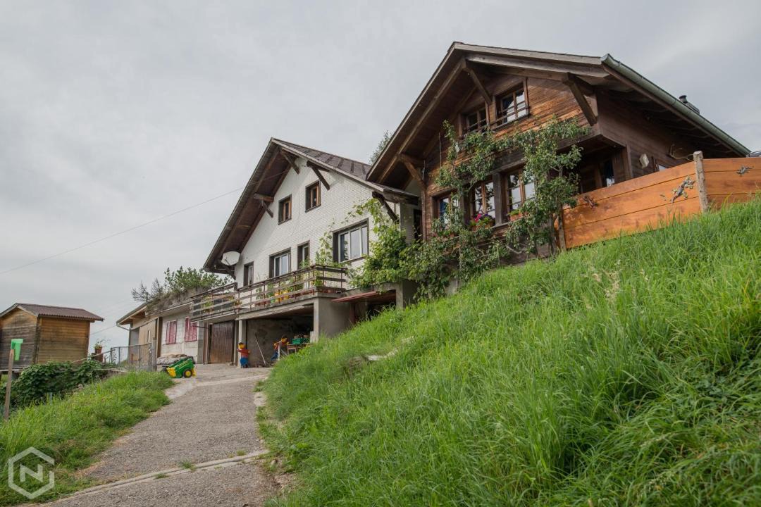 Photo of Buildings in Eriz