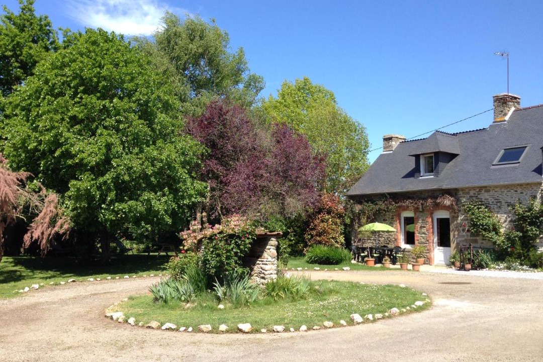 Photo of Others in La Croix-Hellean