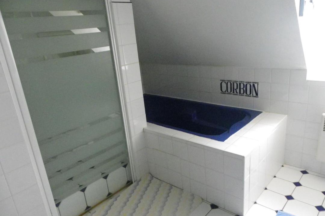 Photo of Others in Vivoin