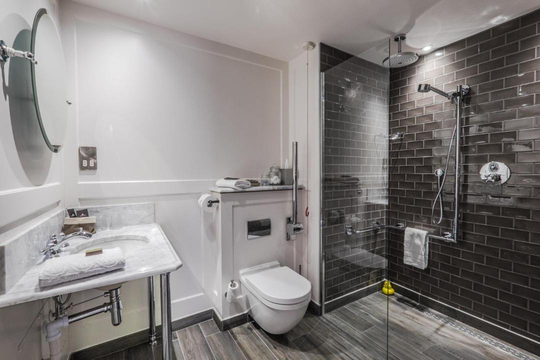 Photo of Bathroom in Kew