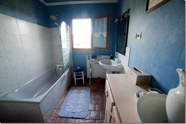 Photo of Bathroom in Etrigny