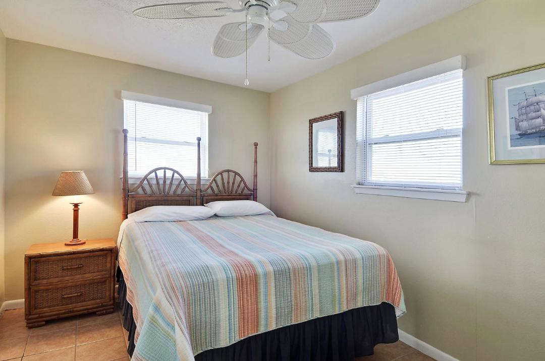 Photo of Bedroom in Bermuda Beach