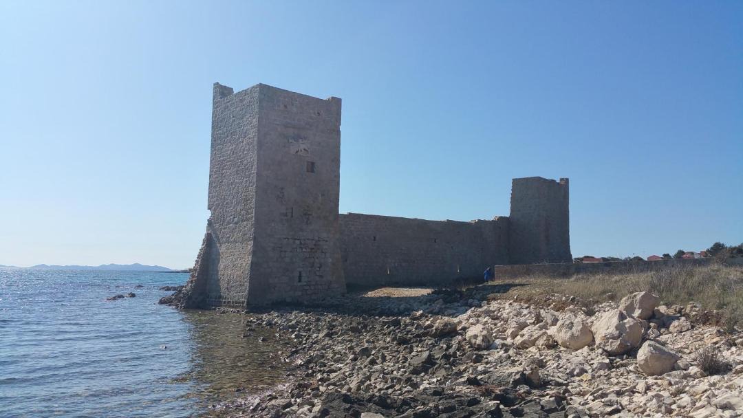 Photo of Buildings in Vir