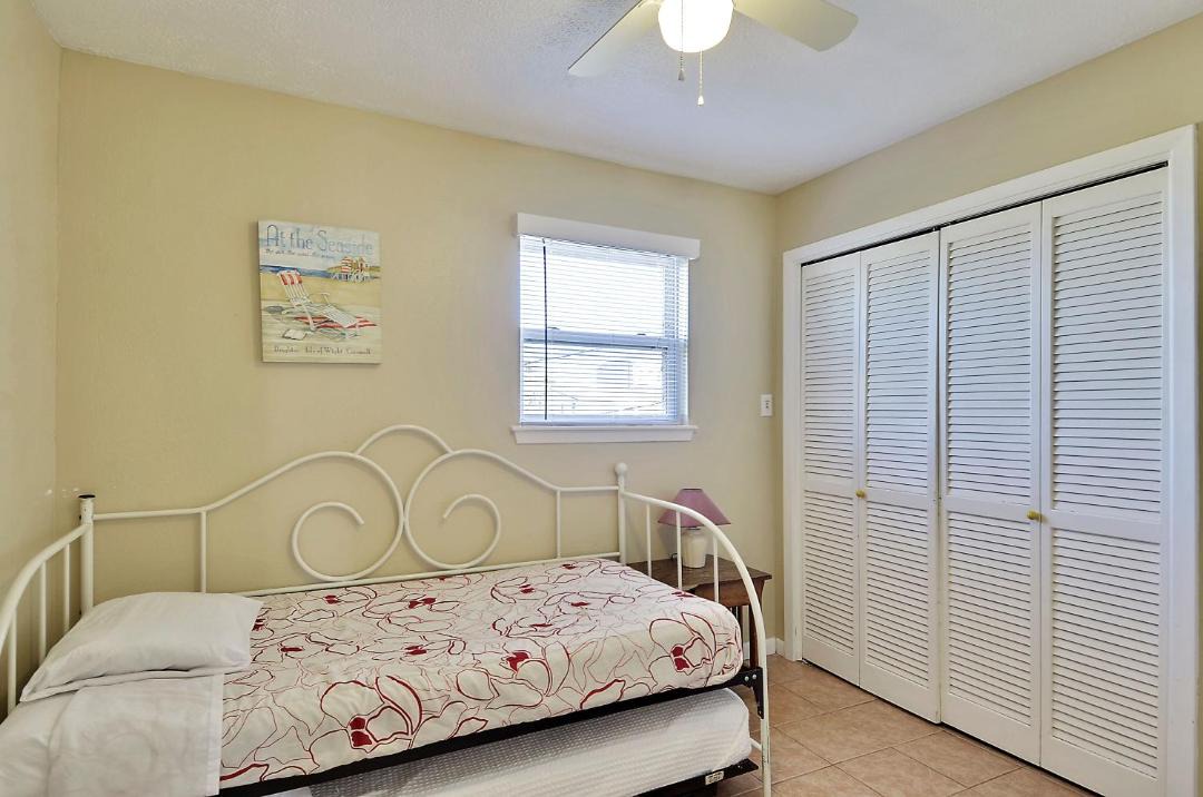 Photo of Bedroom in Bermuda Beach