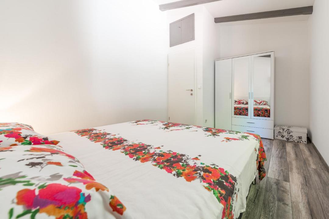 Photo of Bedroom in Pile