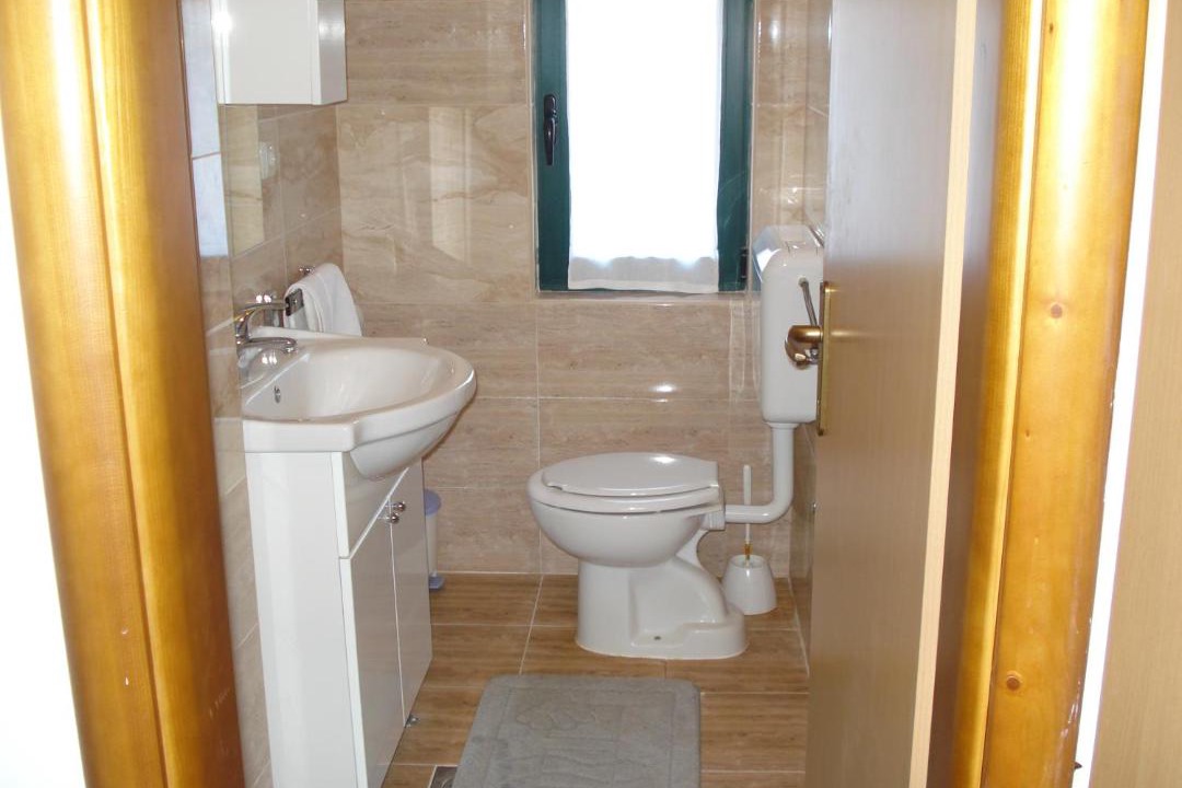 Photo of Bathroom in Tkon