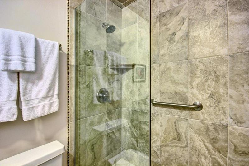 Photo of Bathroom in Kahana