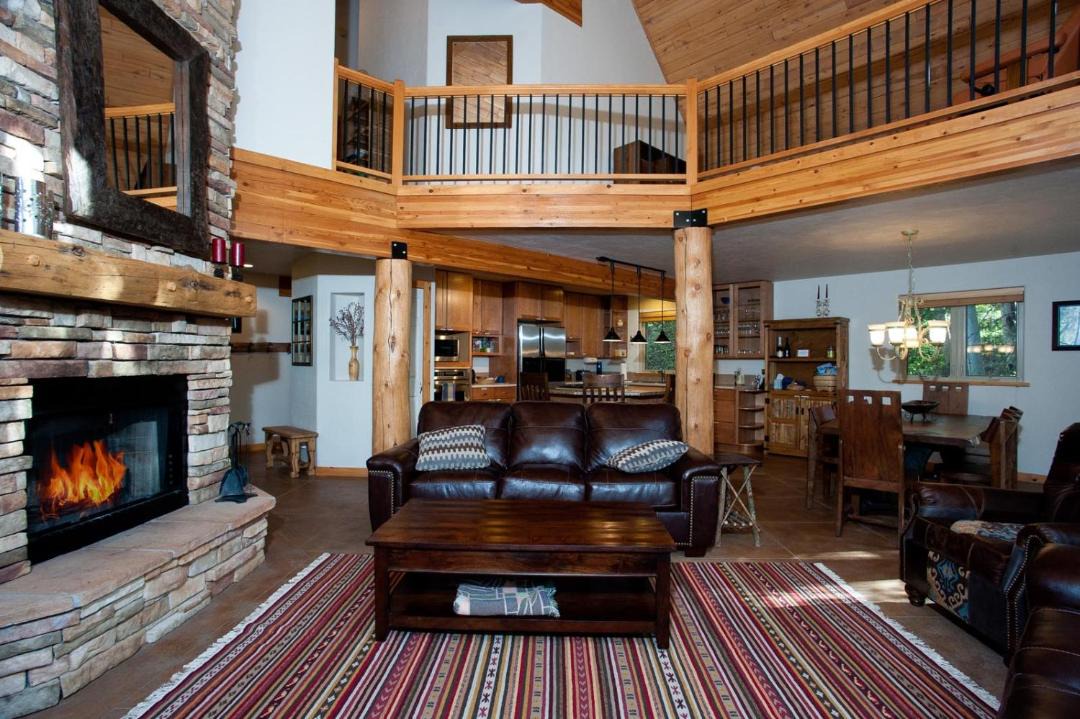 Photo of Livingroom in Columbine Lake