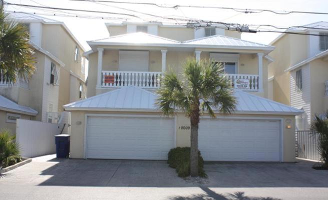 Photo of Buildings in Silver Sands Beach