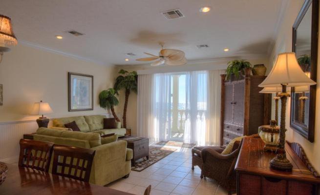 Photo of Livingroom in Silver Sands Beach