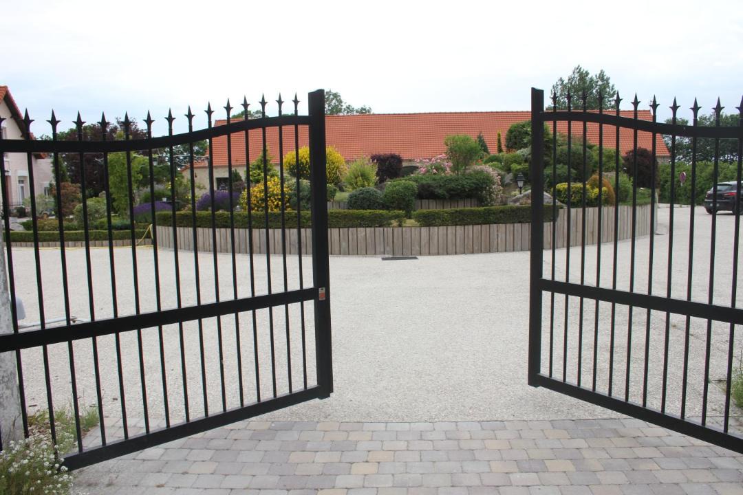 Photo of Others in Les Attaques