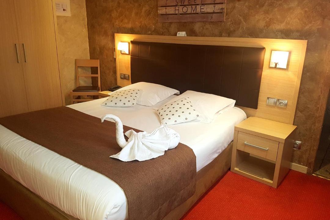 Photo of Bedroom in La Tour-d'Aigues