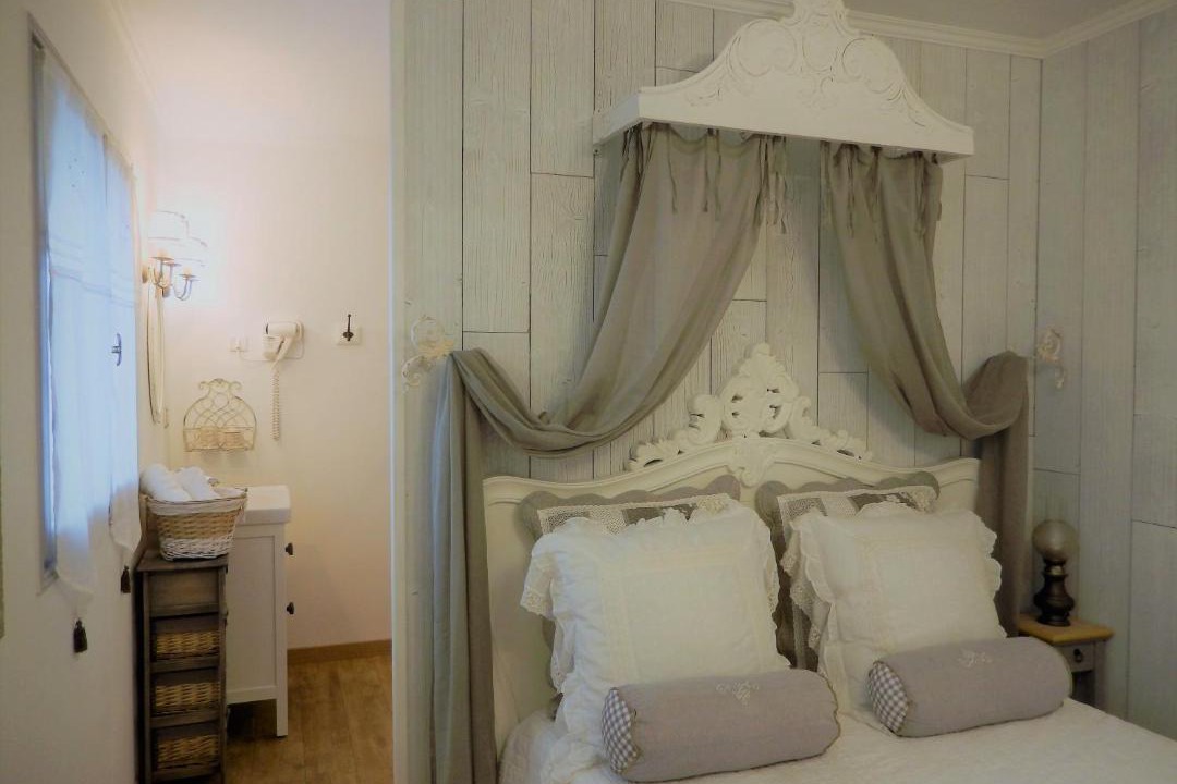 Photo of Others in Reau