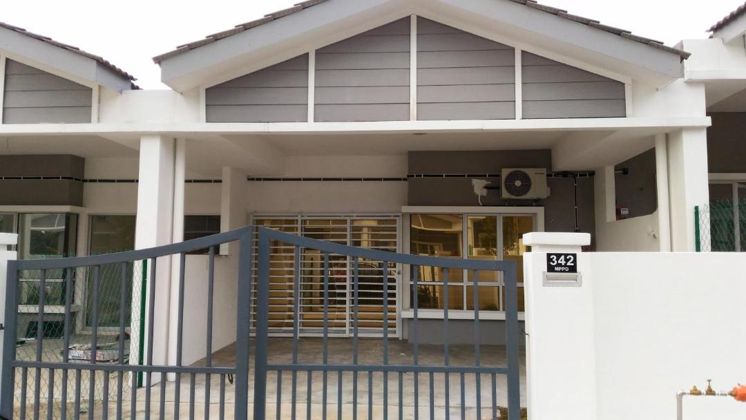 Photo of Buildings in Si Rusa