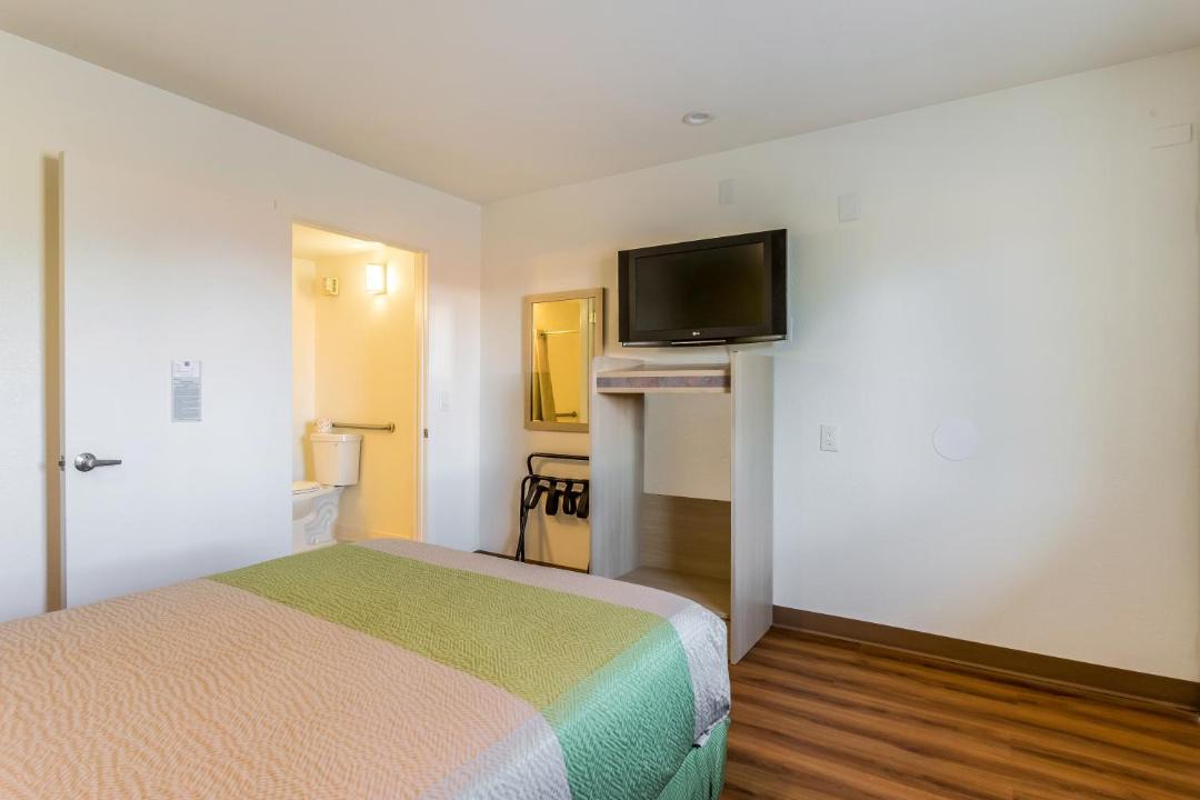 Photo of Bedroom in Needles
