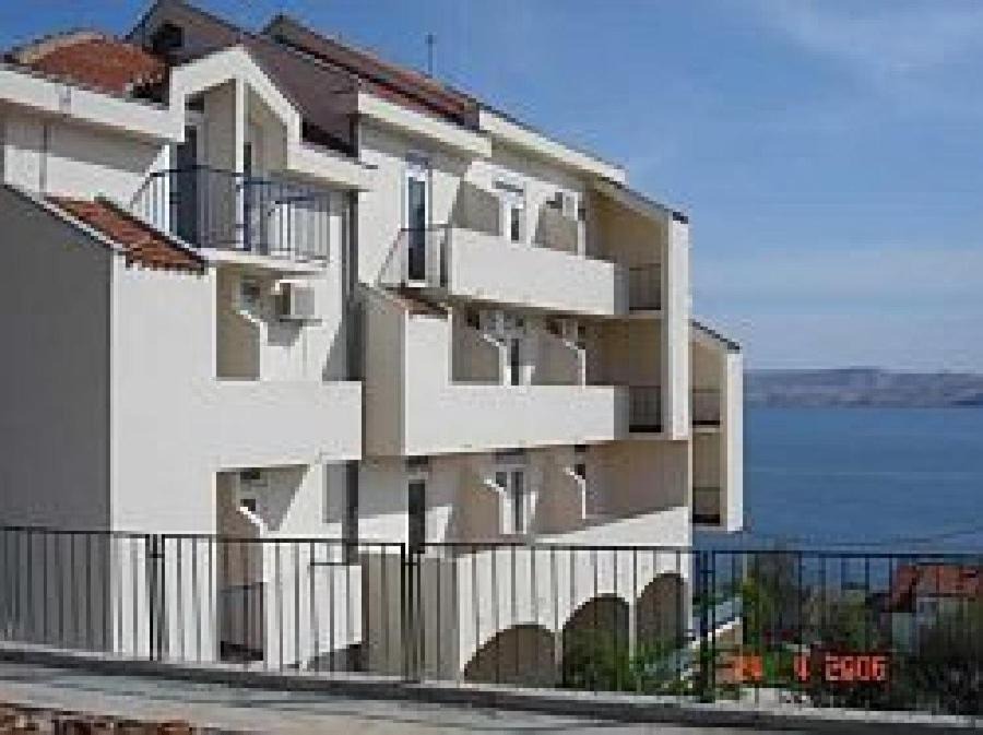 Photo of Buildings in Karlobag