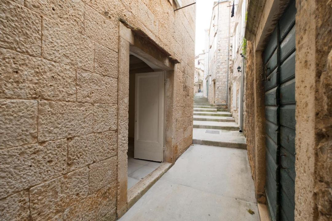 Photo of Buildings in Vis
