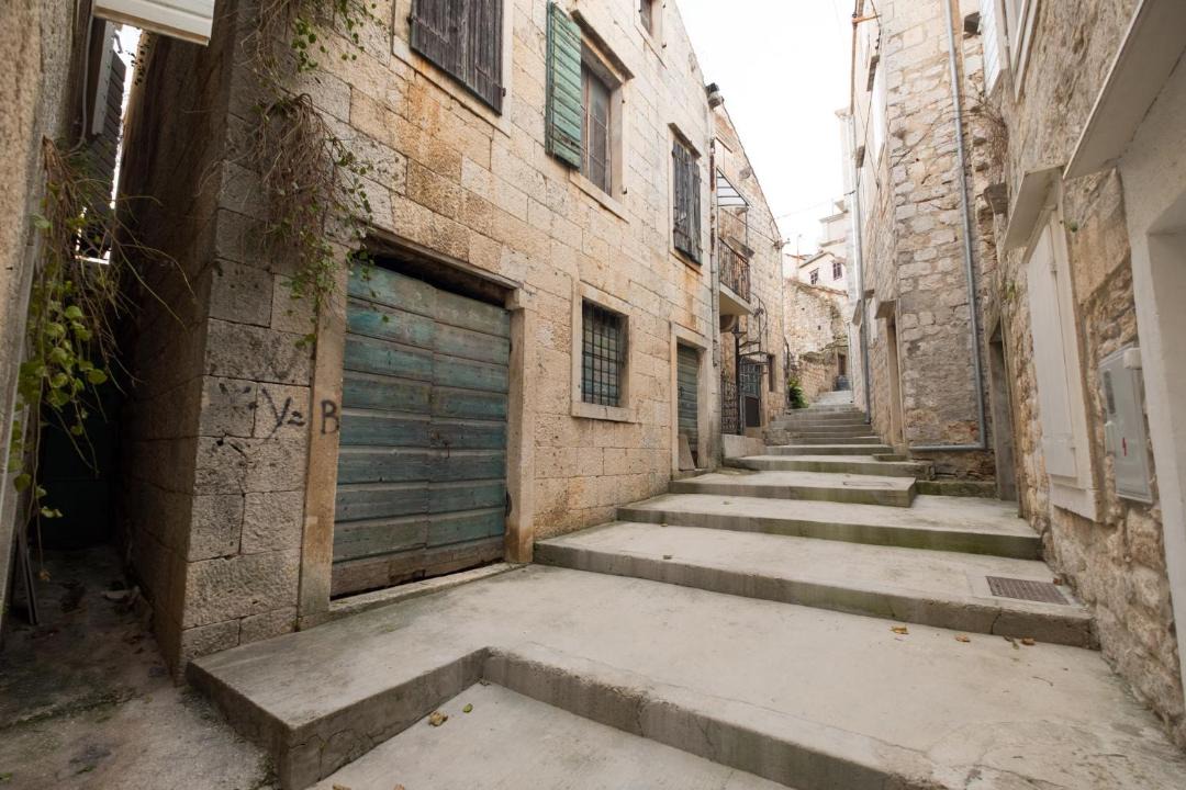 Photo of Buildings in Vis