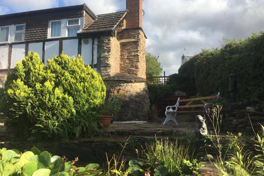 Photo of Buildings in Pencombe