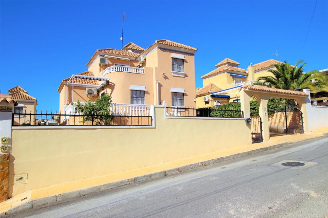 Photo of Buildings in San Miguel de Salinas