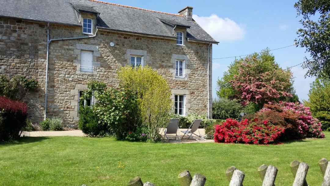 Photo of Buildings in Plouasne