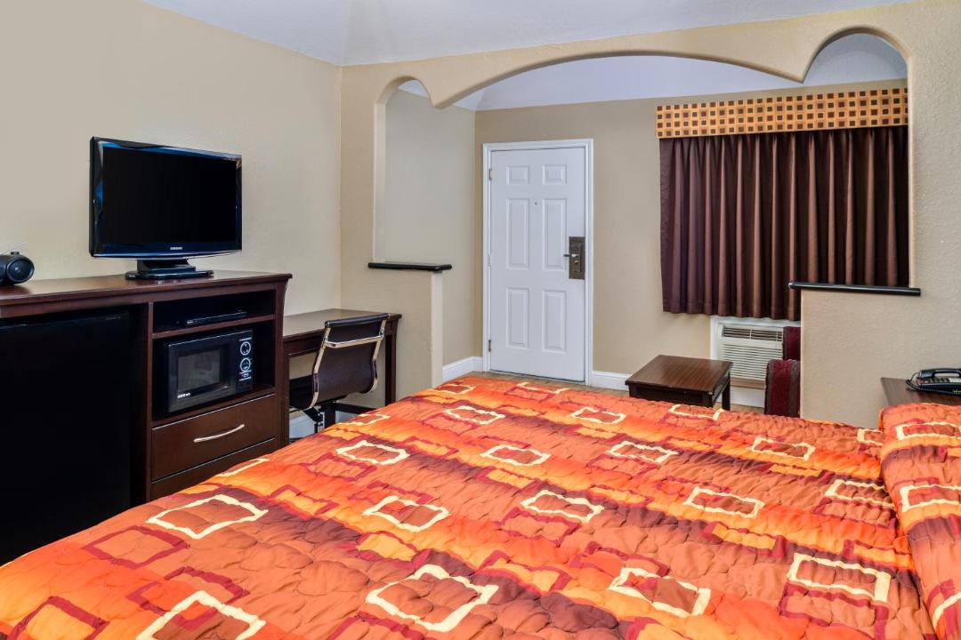 Photo of Bedroom in Clodine
