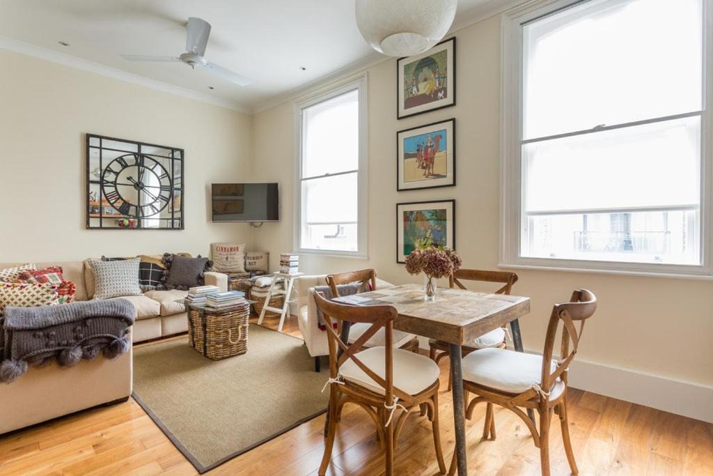 Photo of Livingroom in Redcliffe