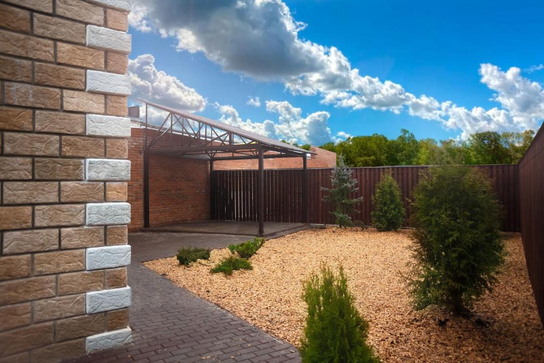 Photo of Buildings in Net'inka