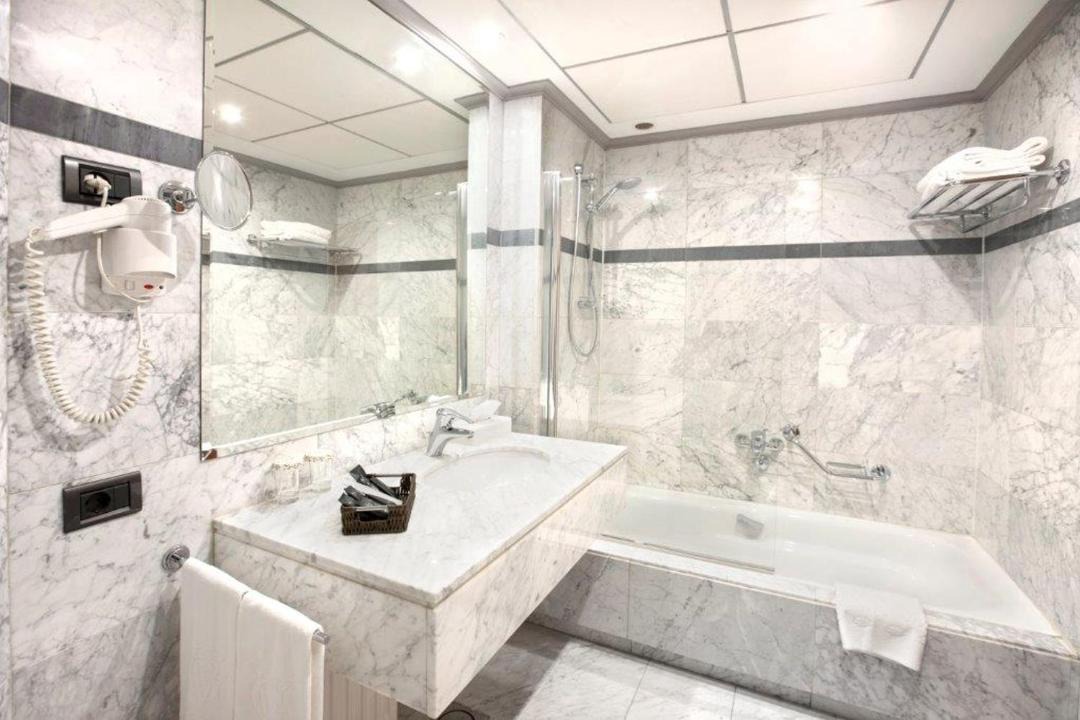 Photo of Bathroom in Logrono City Centre
