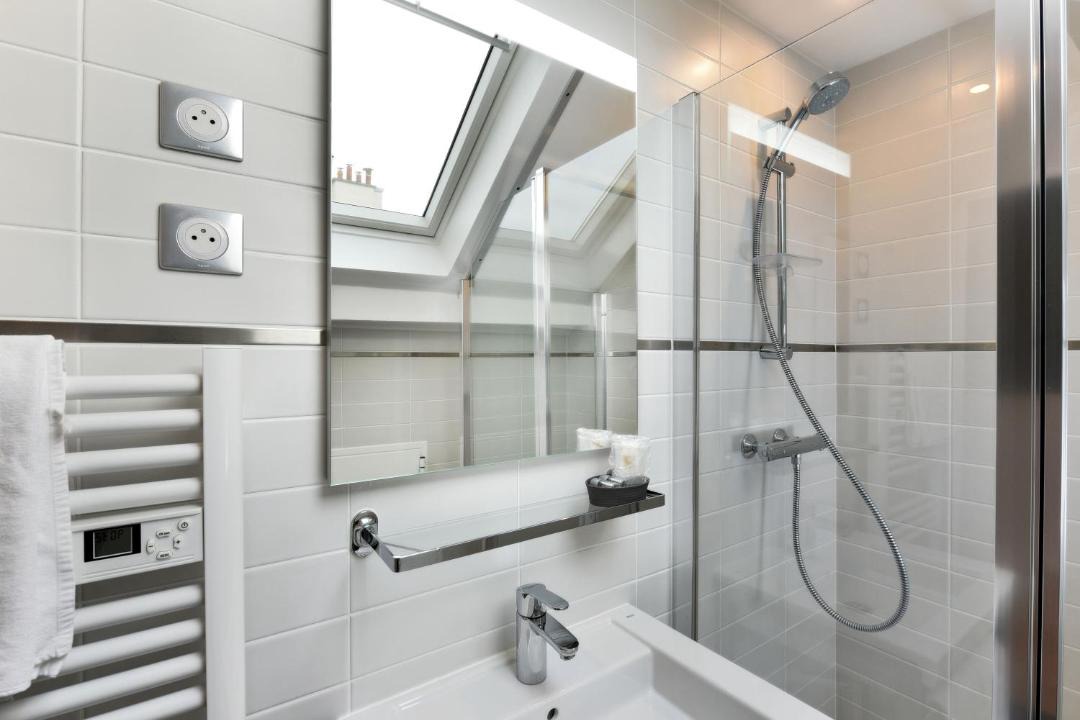 Photo of Bathroom in Quartier de l'Ecole-Militaire