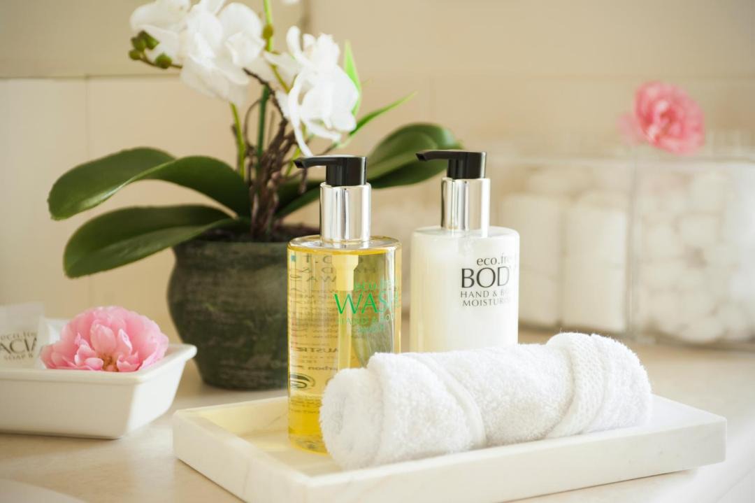 Photo of Others in Emerald