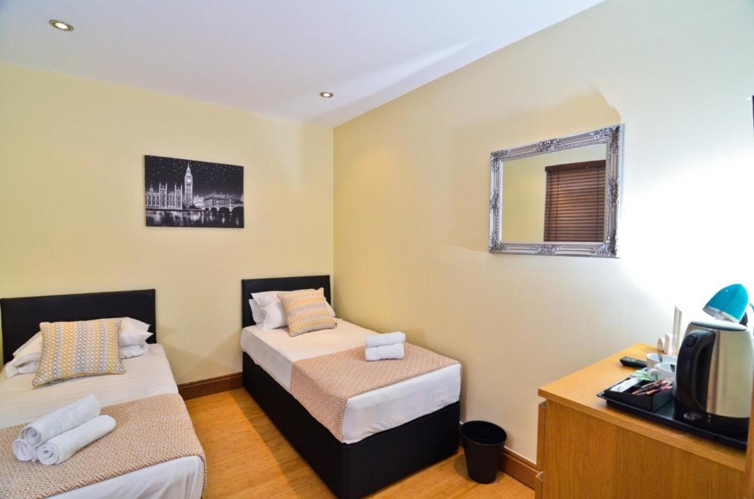 Photo of Others in Evelyn