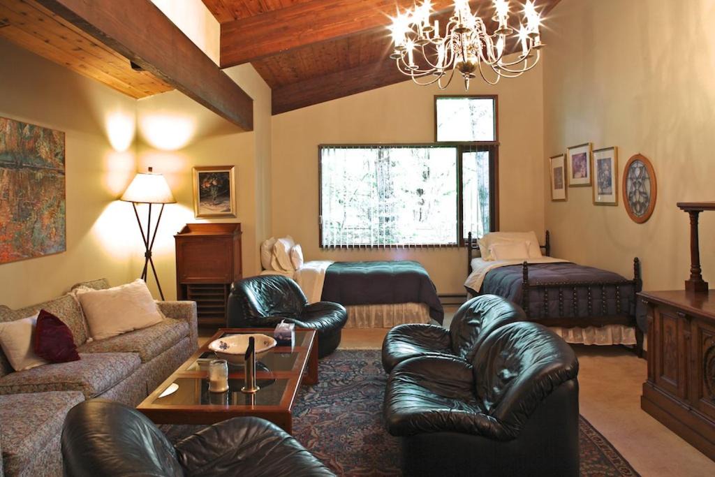 Photo of Others in Stockbridge