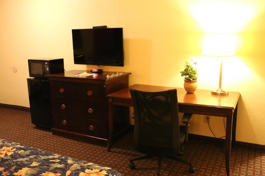 Photo of Livingroom in Ada