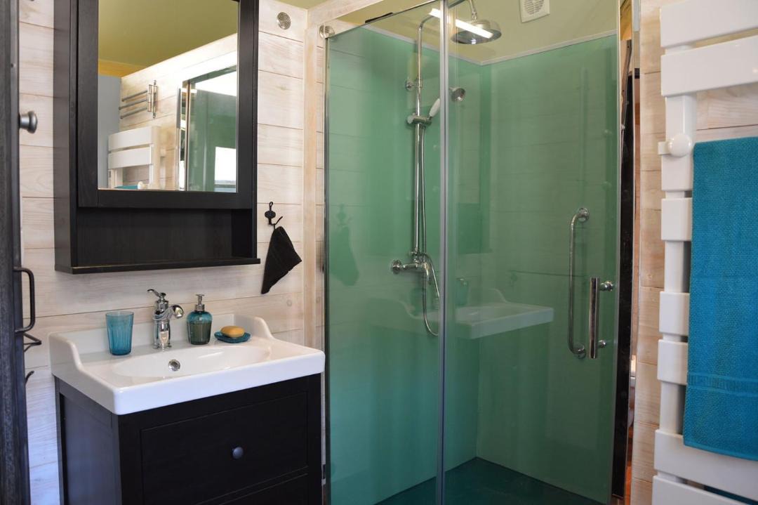 Photo of Bathroom in La Villeneuve-au-Chatelot