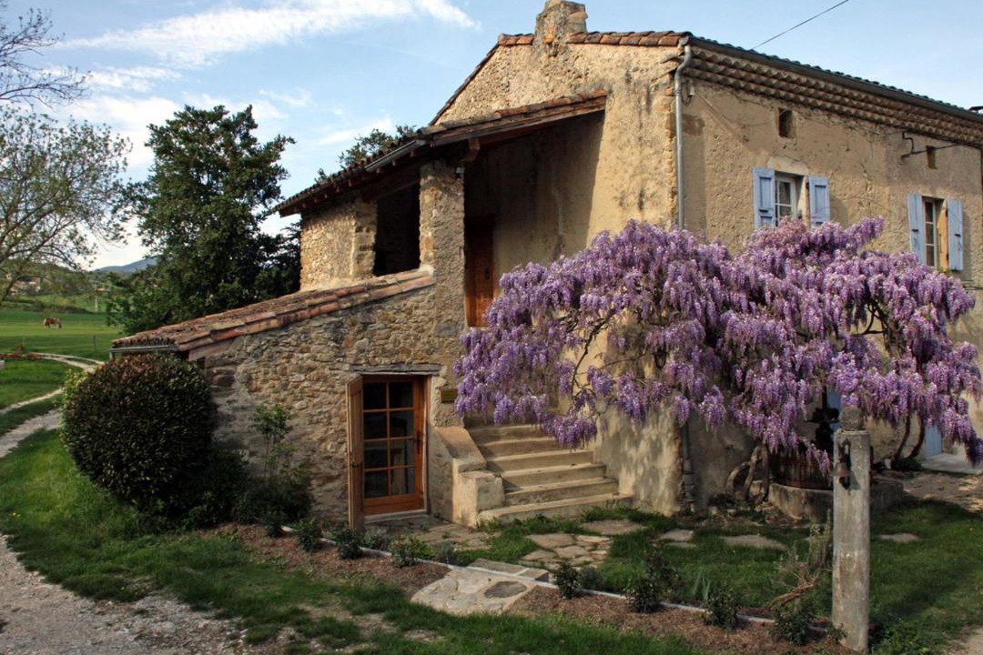 Photo of Buildings in Suze