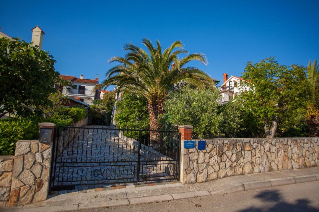 Photo of Others in Cres