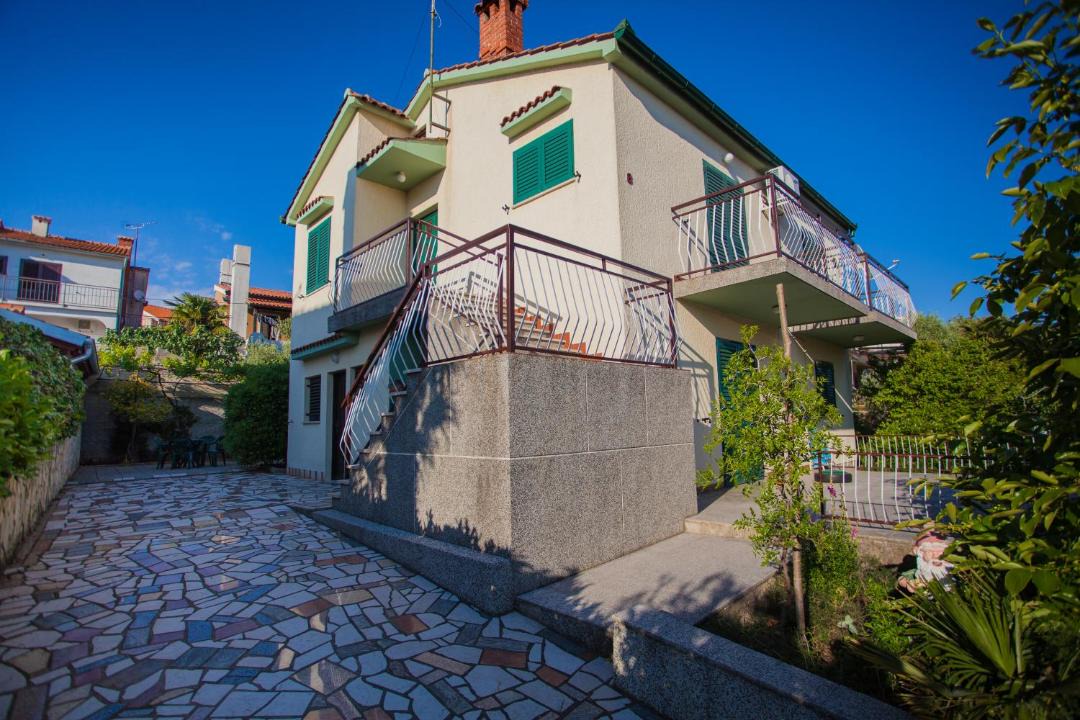 Photo of Others in Cres