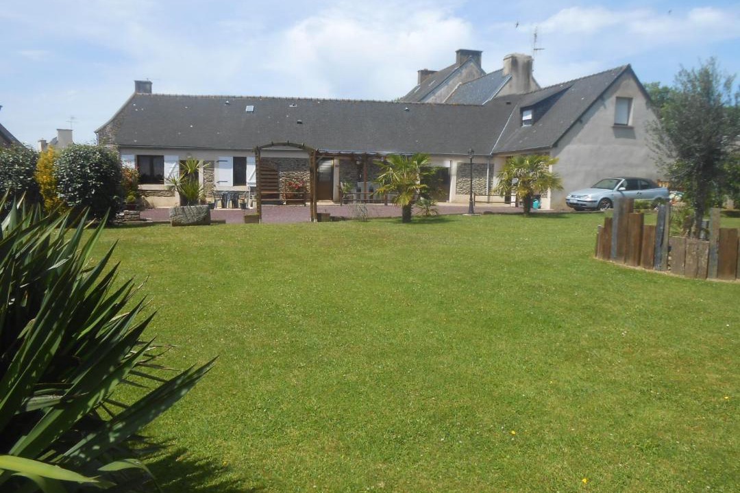 Photo of Buildings in Cleden-Poher