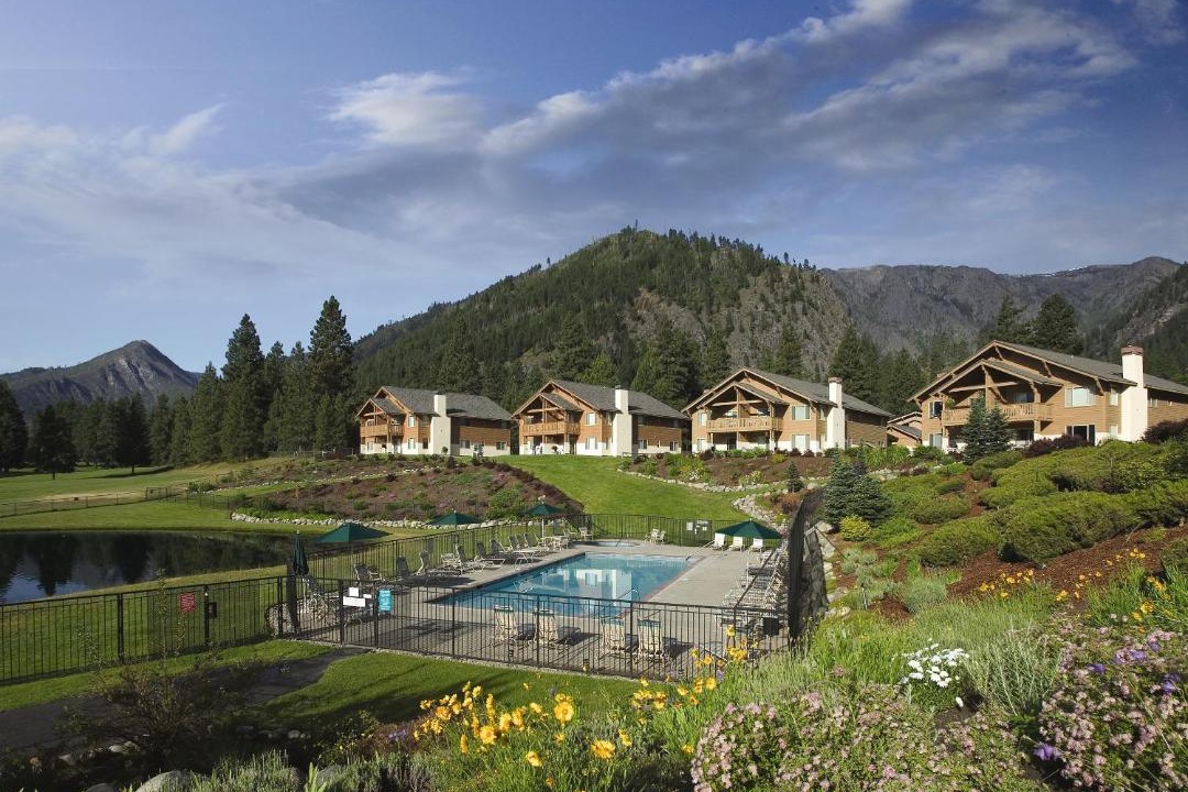 Photo of Others in Downtown Leavenworth