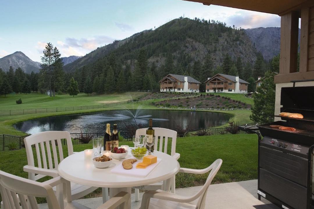 Photo of Others in Downtown Leavenworth