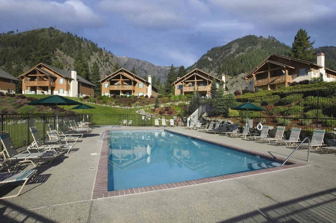 Photo of Others in Downtown Leavenworth