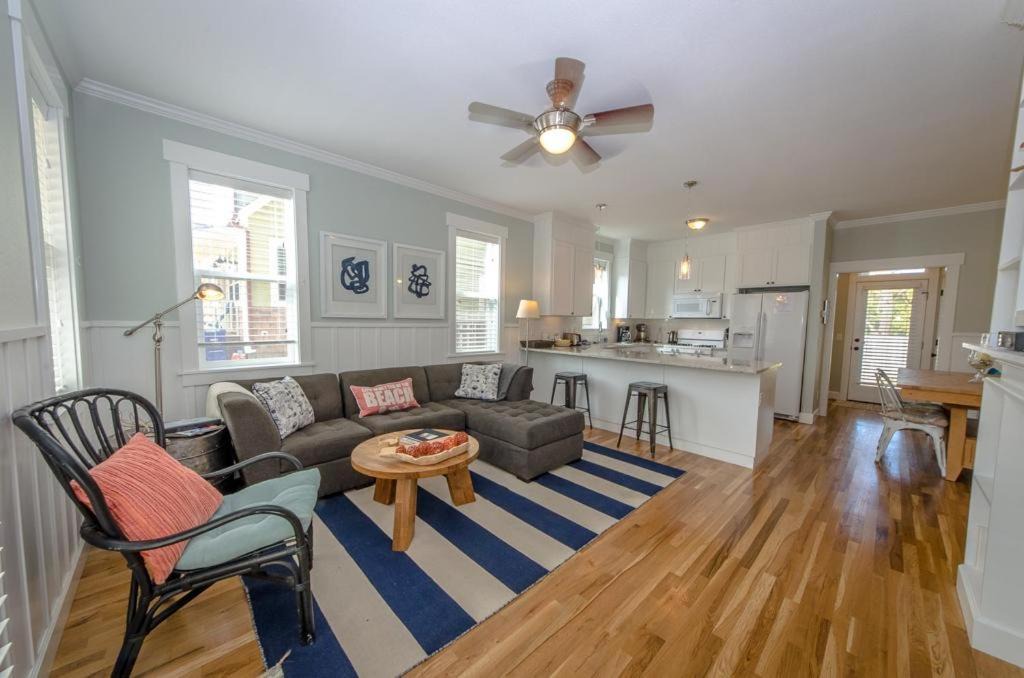 Photo of Livingroom in Olivia Beach