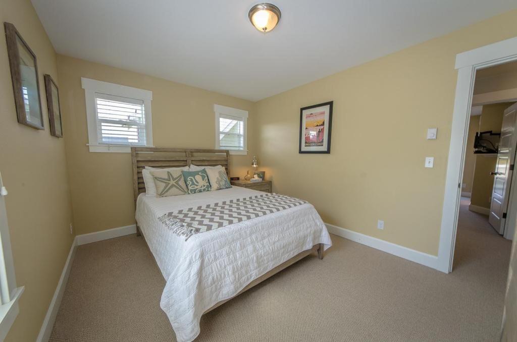 Photo of Bedroom in Olivia Beach