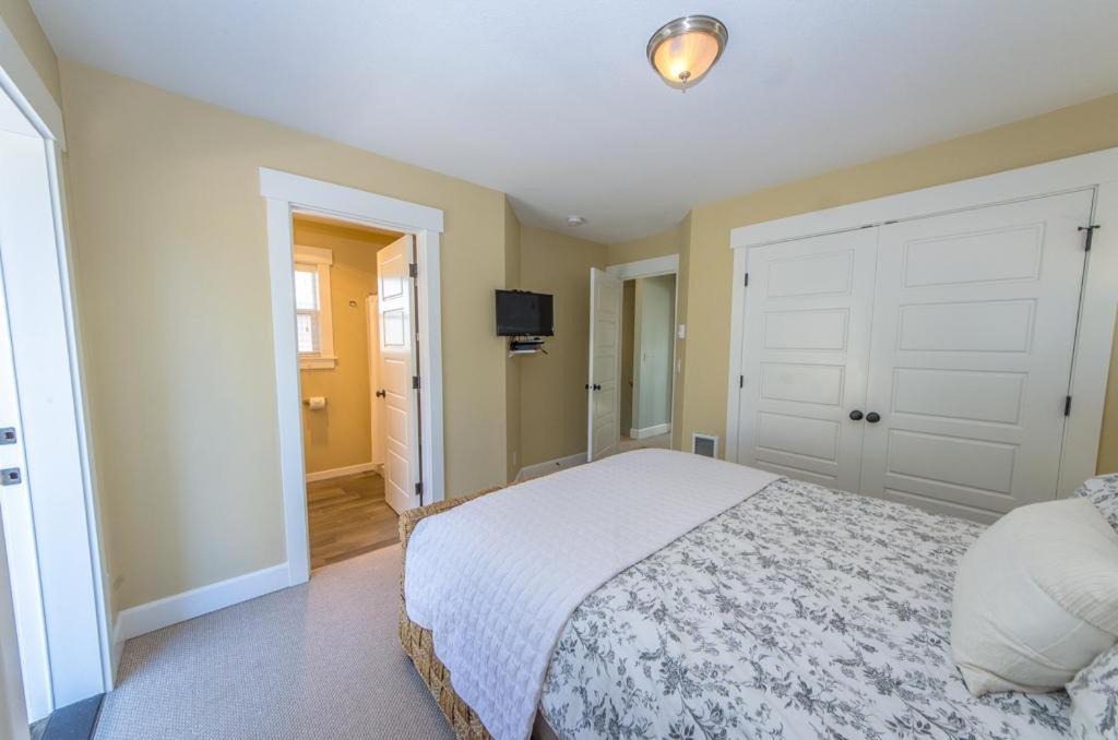 Photo of Bedroom in Olivia Beach