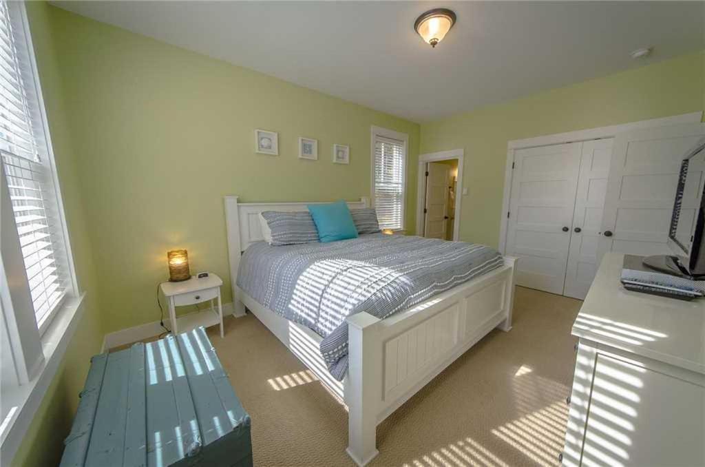 Photo of Bedroom in Olivia Beach