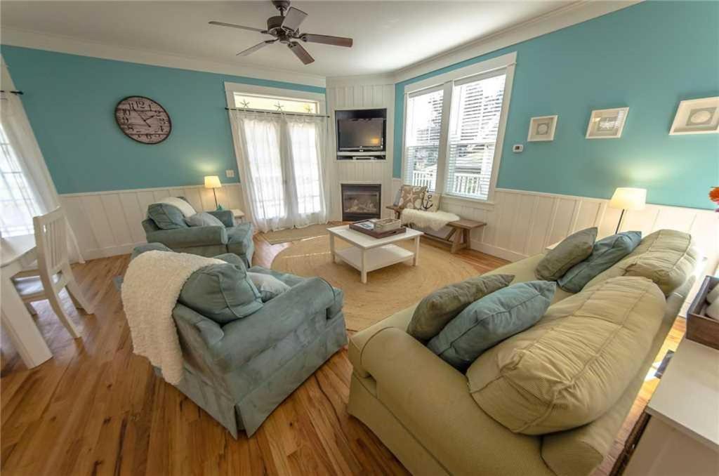 Photo of Livingroom in Olivia Beach
