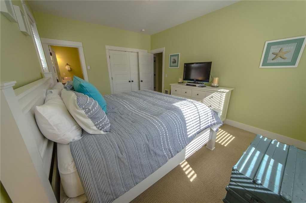 Photo of Bedroom in Olivia Beach